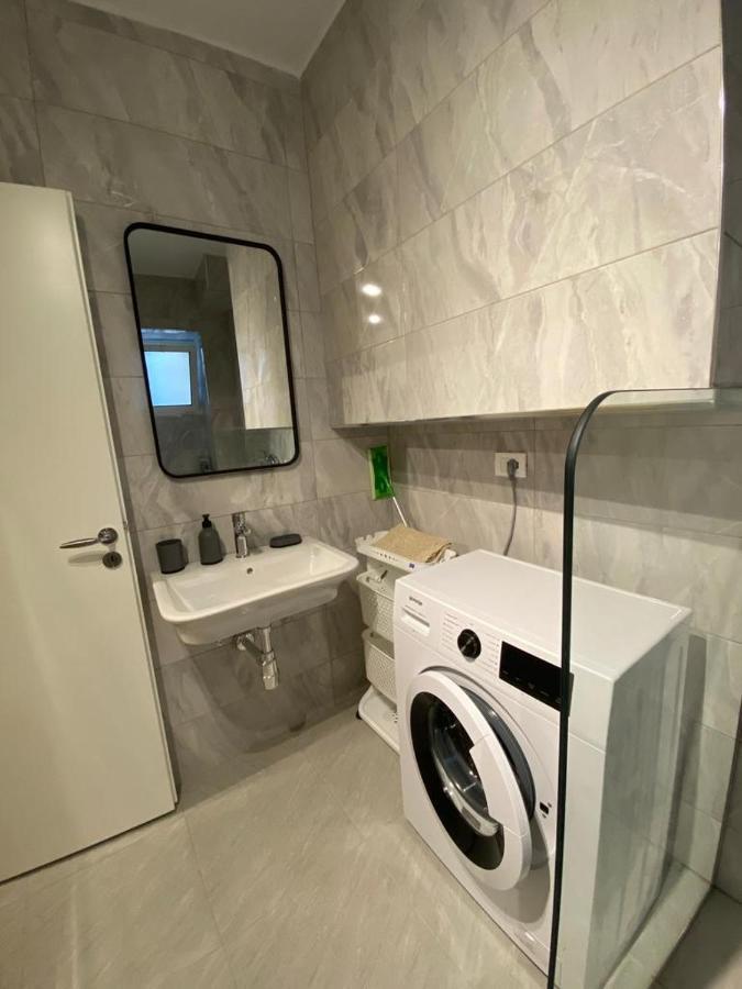 Saranda Beach Apartment Екстериор снимка
