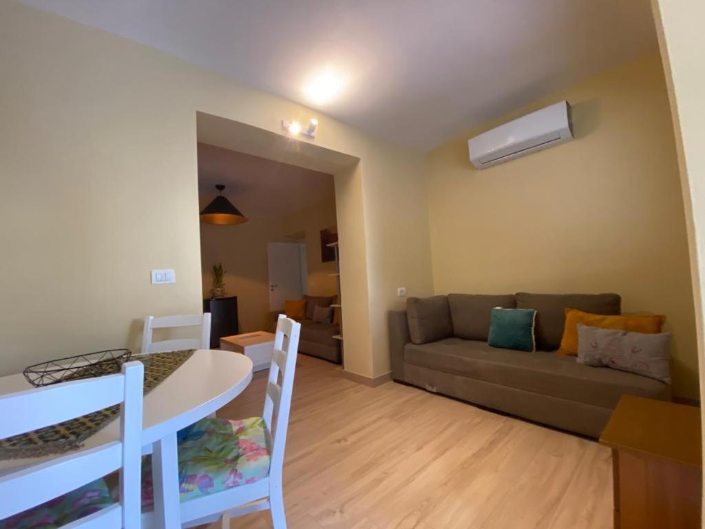 Saranda Beach Apartment Екстериор снимка